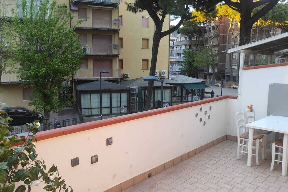 Geheel appartement, Studio apartment on the main avenue of Lido degli Estensi a few meters from the sea in Lido degli Estensi, Provincie Ferrera