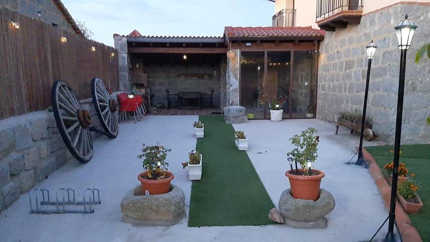 Casa rural para 8 personas, con balcón además de vistas y jardín en Comarca de Ávila