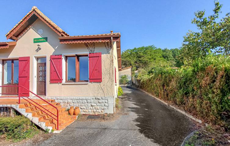 Location de vacances pour 3 personnes, avec jardin et terrasse, animaux acceptés à Nanteuil-en-Vallée - 2