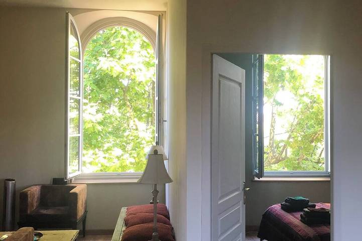 Ganze Wohnung, Magnificent apartment in 18th century Priory, with swimming pool and lush grounds in Graveson, Arles und Umgebung