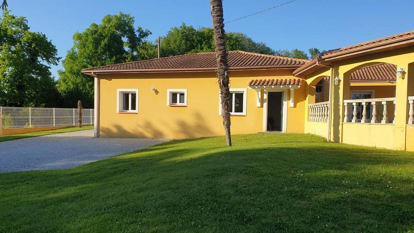 Gîte pour 4 personnes, avec Terrasse ainsi que Jardin et Vue à Manciet