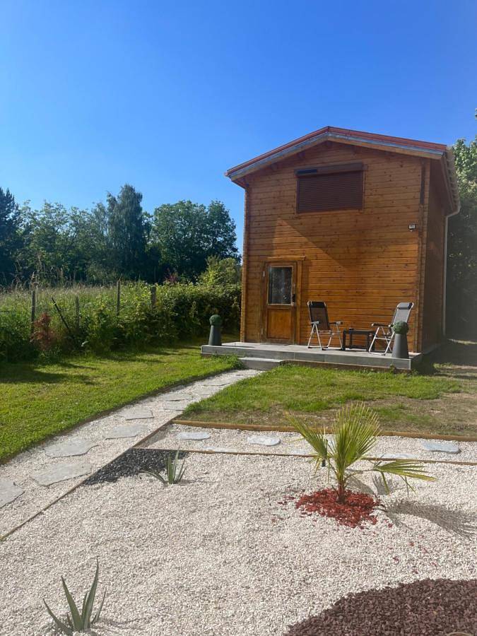 Gîte pour 2 personnes, avec jardin et jacuzzi ainsi que sauna et terrasse à Saints - 2