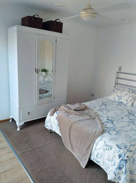 Peaceful Pet Friendly! cottage set on 1 acre - 5 mins from beach in Hobart, Tasmanien