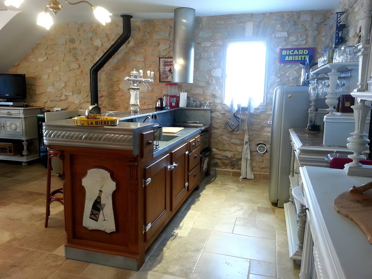 Ganze Wohnung, Romantischer Rückzugsort mit Pool in der Provence in Le Thor, Vaucluse