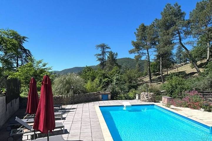 Appartement de vacances pour 5 personnes, avec jardin ainsi que piscine et terrasse