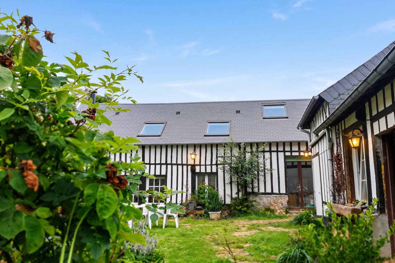 Maison rustique charmante à Sassetot-le-Mauconduit, jardin. in Sassetot-le-Mauconduit, Région du Havre