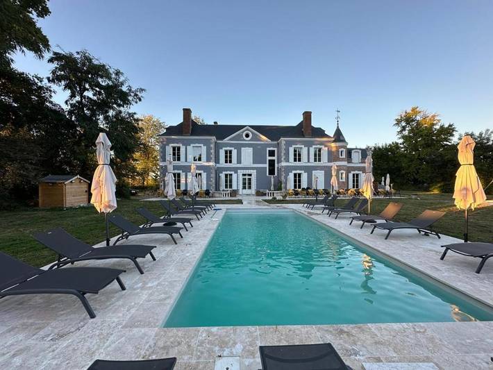 Villa pour 28 personnes, avec Terrasse ainsi que Jardin et Piscine