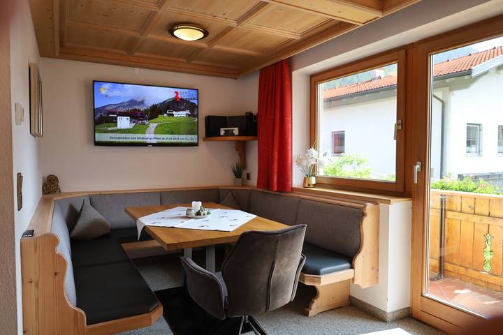 Ferienwohnung für 4 Personen, mit Balkon und Garten in Bichlbach
