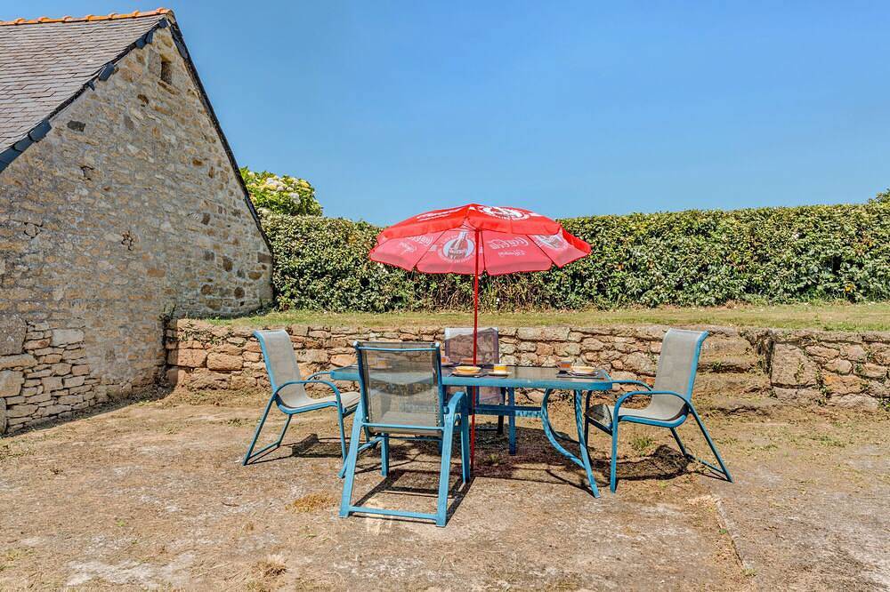 Casa de vacaciones 'Le Gîte Rose 4' con terraza privada y jardín compartido in Porspoder, Región de Brest