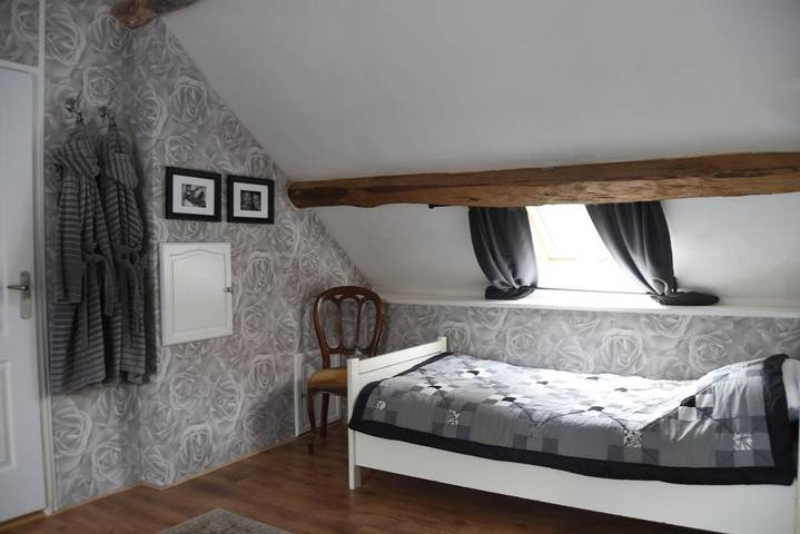 Station pour 2 personnes, avec jardin ainsi que vue et piscine, animaux acceptés à Larochemillay - 2