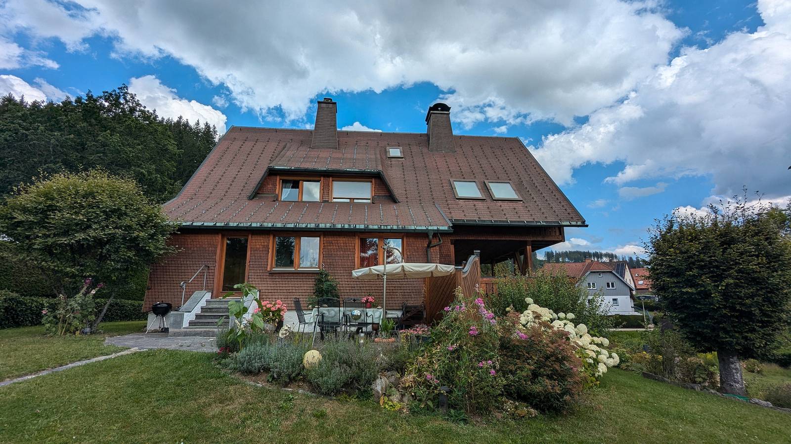 Apartamento entero, Apartamento 'Hüsli' con vistas a la montaña, terraza compartida y Wi-Fi in Suedlicher Schwarzwald, Titisee-Neustadt