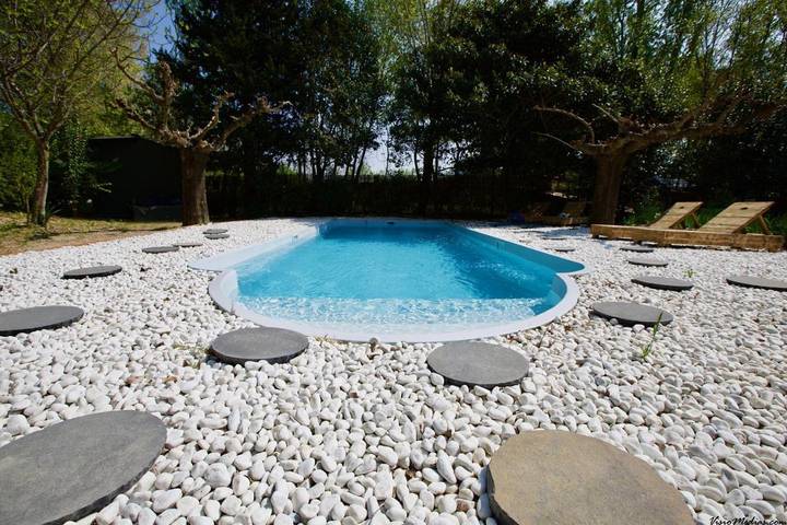 Gîte pour 2 personnes, avec terrasse et piscine ainsi que jardin et vue à Suze-la-Rousse - 2