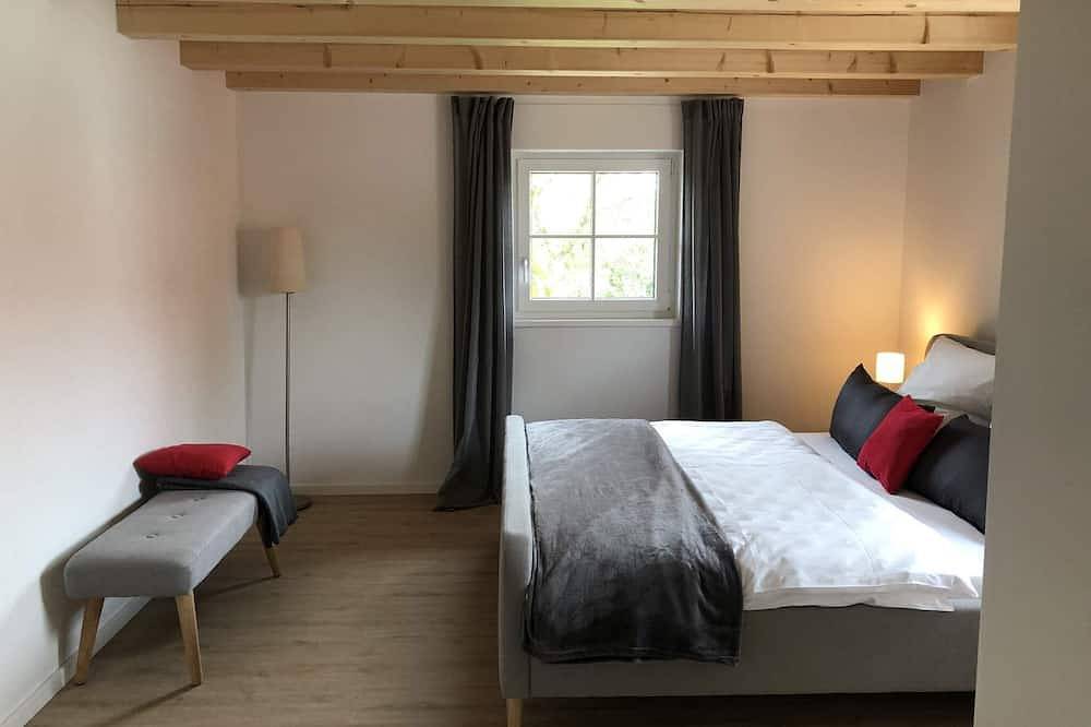 Freundliches Ferienhaus- 8 Personen, 130qm, 3 Schlafzimmer, 2 Terrassen, zentral in Saaldorf-Surheim, Rupertiwinkel