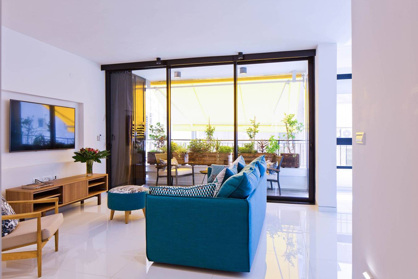 Geheel appartement, Elegant 2Br & Veranda close to Beach by Feelhome in Tel Aviv, Tel Aviv (district)