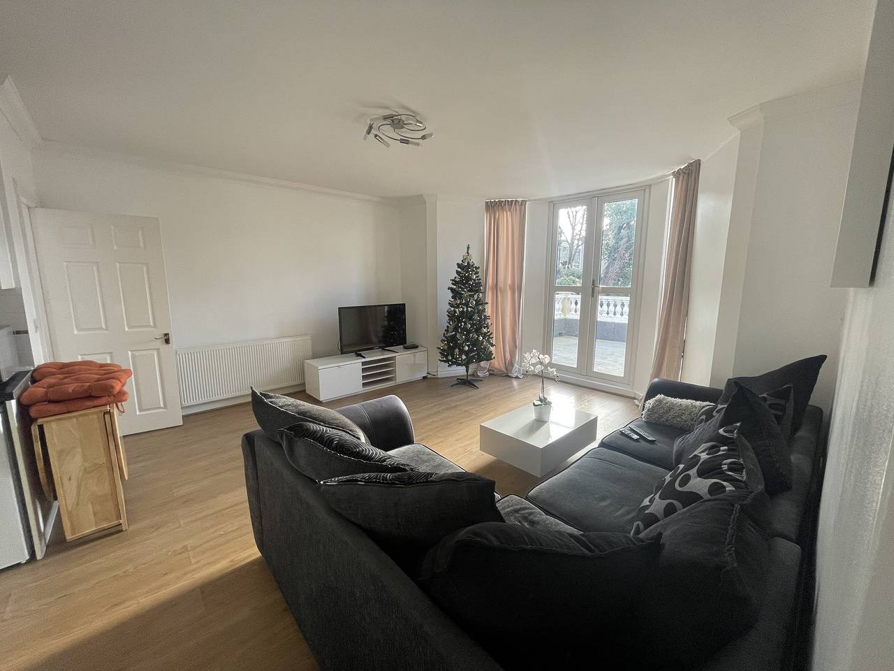 Entire vacation apartment, Newcourt Heights Sleeps 4 with Balcony in Torquay, Torbay