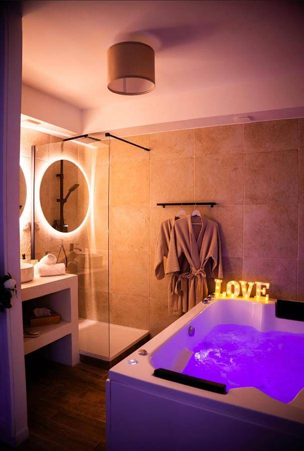 Appartement de vacances pour 2 personnes, avec Jacuzzi ainsi que Terrasse et Jardin à Neuilly-Plaisance