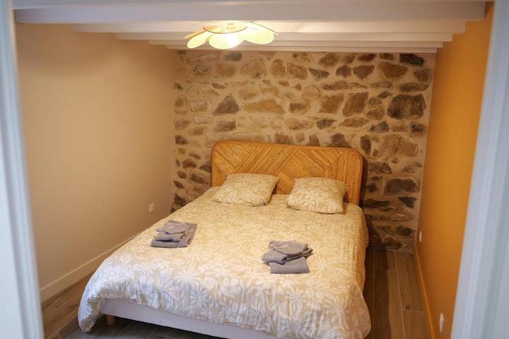 Location de vacances pour 6 personnes, avec vue ainsi que terrasse et jardin à Ronno - 3