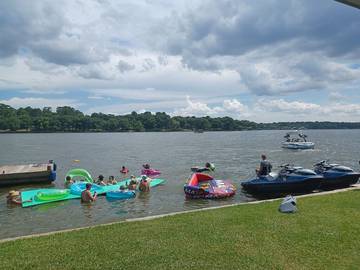 Vacation House for 12 Guests in Lake Conroe, Texas, Picture 1
