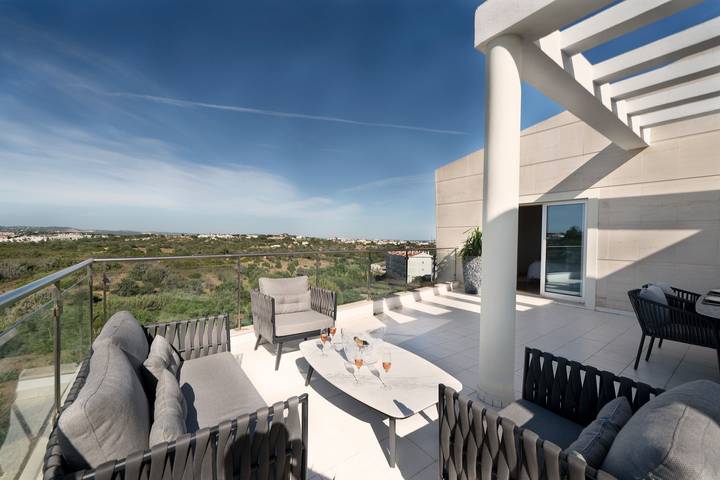 Ferienwohnung für 4 Personen, mit Balkon und Garten sowie Kinderpool in Albufeira - 2