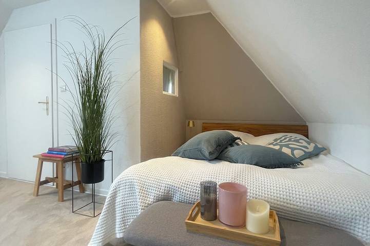Ferienhaus neu saniert - 4 Min. zum Strand - großes ruhiges Naturgrundstück in Schashagen, Ostholstein