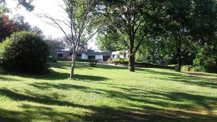 Cottage pour 2 personnes, avec vue et jardin à Theix