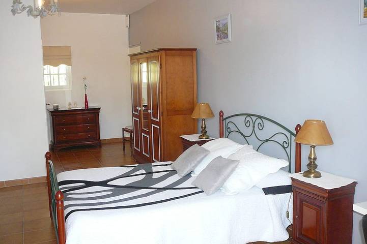 2 chambres d'Hôtes dans Bastide  dans grand parc arboré avec Piscine 6 personnes in Roquevaire, Côte méditerranéenne (France)