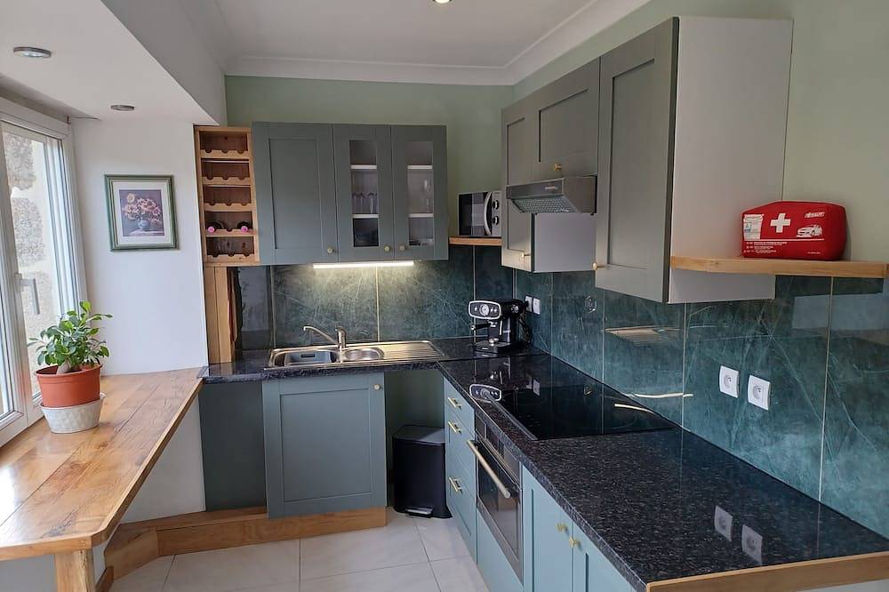 Apartamento entero, Charming 2-bedroom apartment, gardens, Wifi, Ac in lovely Camors, Brittany. in Camors, Region de Lorient