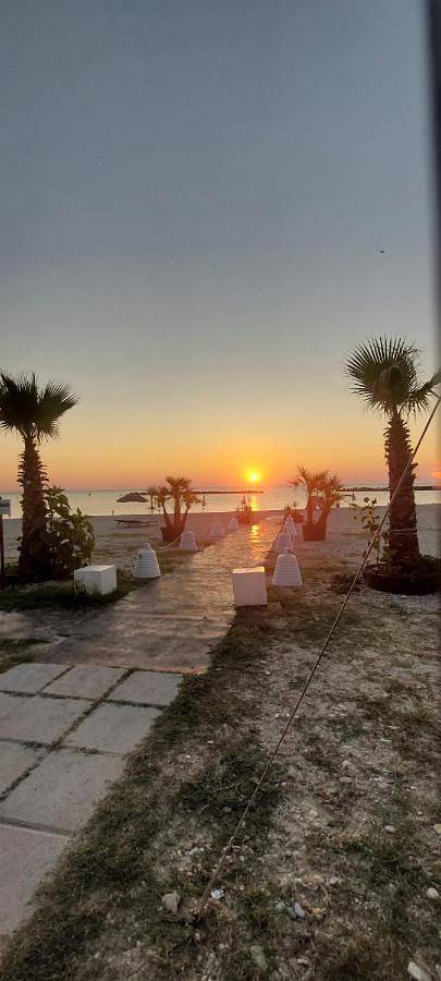 Campeggio per 2 persone, con Terrazza e Giardino nonché Panorama nelle Marche