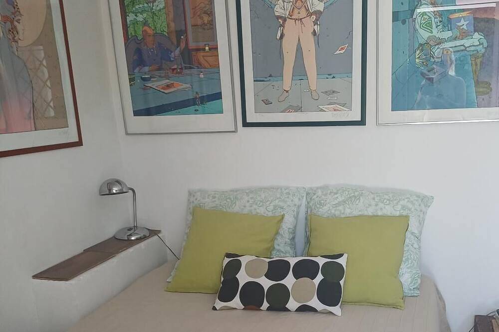 La mitad de la villa con piscina. Seaside. En calma. El verde. Wed, 10 minutos a pie. in Le Pradet, Region de Toulon