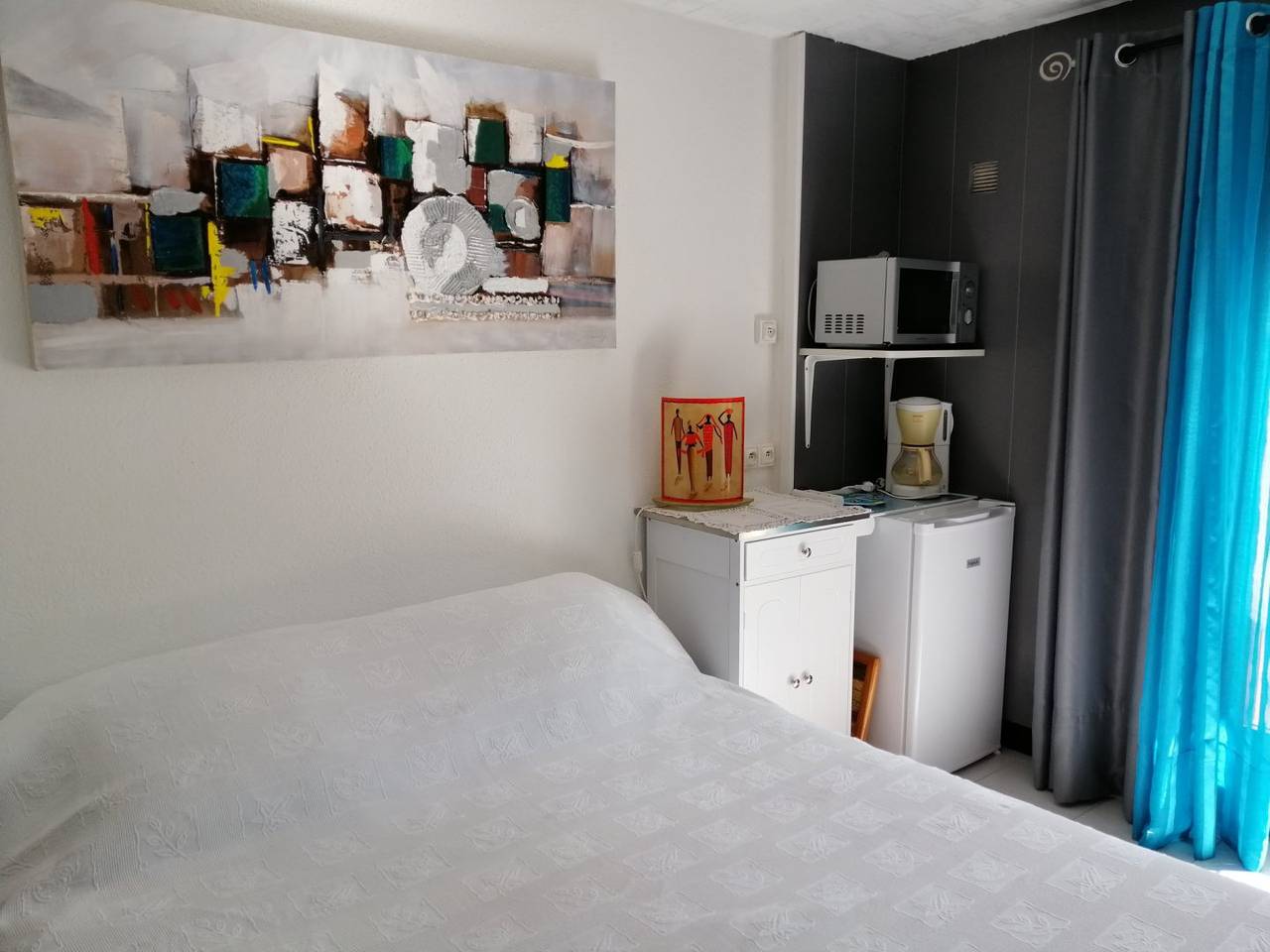 La chambre du Clos du Salt in Sainte-Eulalie-d'Olt, Parc naturel régional de l'Aubrac