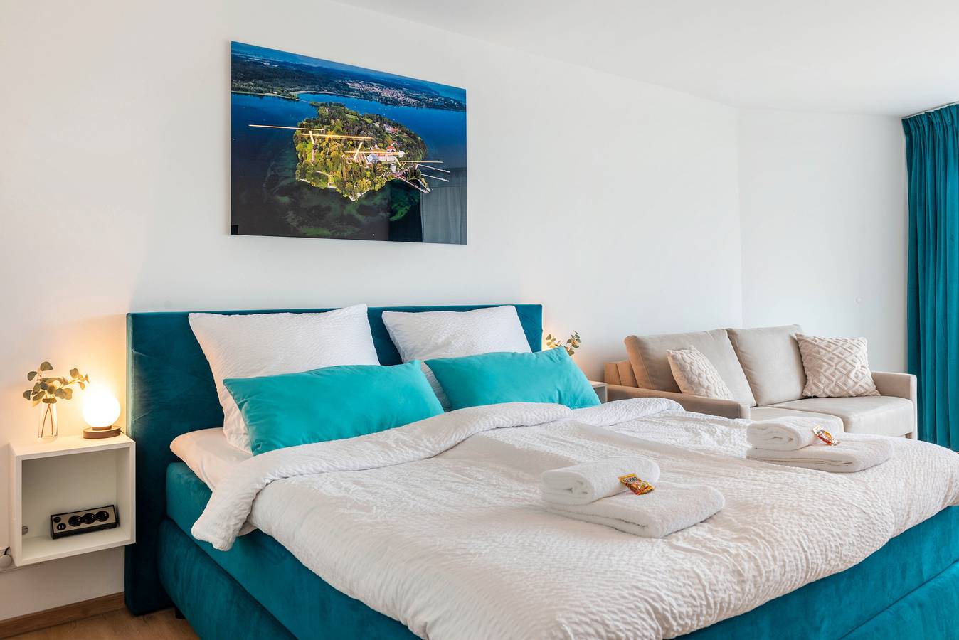Ganze Wohnung, Apartment 'Mainaublick - Luxus, Pool und Sauna' mit Balkon und Wlan in Oberuhldingen, Uhldingen-Mühlhofen