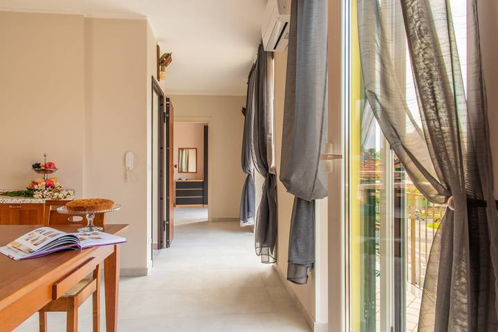 Appartement entier, Appartement "Tramontana" avec terrasse privée, Wi-Fi et climatisation. in Loano, Riviera di Ponente