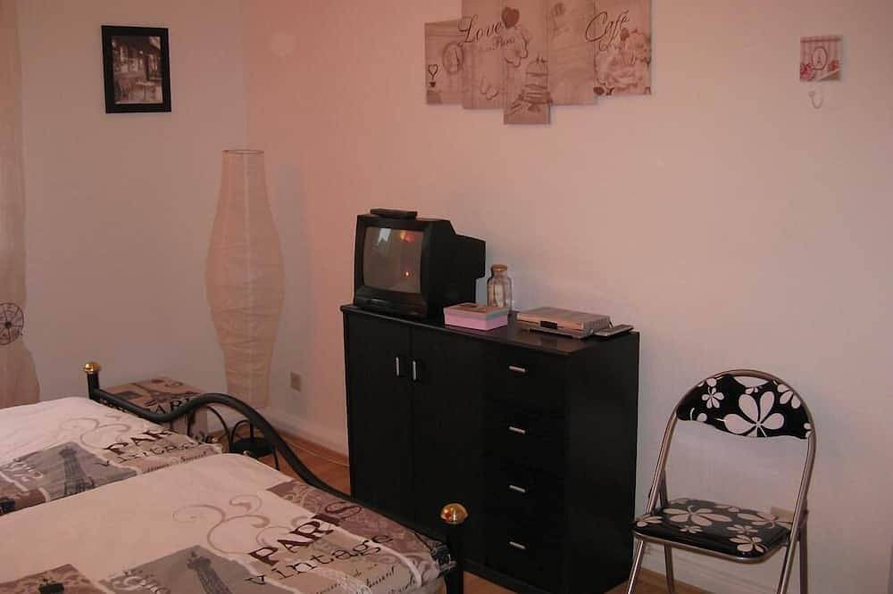 Entire apartment, Apartamento de 75 m2 con 3 dormitorios y balcón in Fürth, Franconia