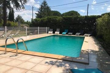 Location de vacances pour 11 personnes, avec jardin et terrasse à Saint-Laurent-la-Vernède