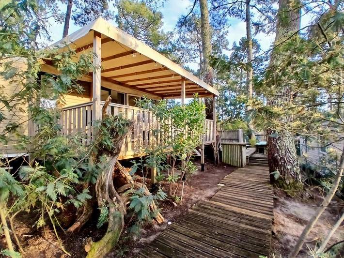 Camping pour 6 personnes, avec Balcon et Jacuzzi ainsi que Terrasse et Jardin dans Claouey