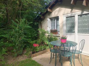 Gîte pour 4 personnes, avec piscine ainsi que vue et jardin, animaux acceptés à Espagnac
