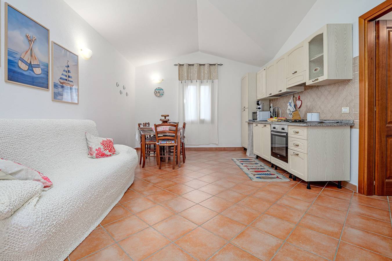 Villa 'Conchiglia' con Terrazza Privata e Aria Condizionata in Nuragheddu, San Teodoro