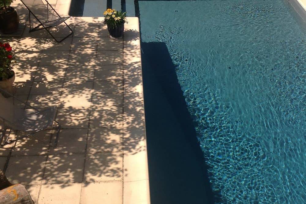 Entire apartment, At the heart of the village, calm, relaxation and comfort ... in Jonquerettes, Vaucluse