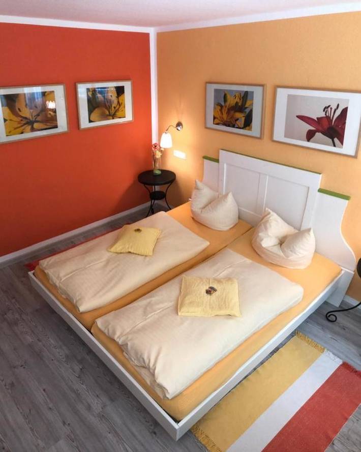 Hotel für 2 Personen, mit Balkon und Terrasse sowie Garten und Ausblick in Schömberg - 3