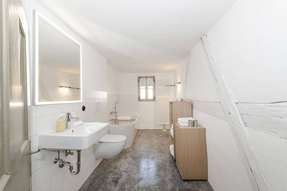 Ganze Wohnung, Ferienwohnung (130qm) über zwei Etagen mit Balkon in Waldsassen, Ostbayern