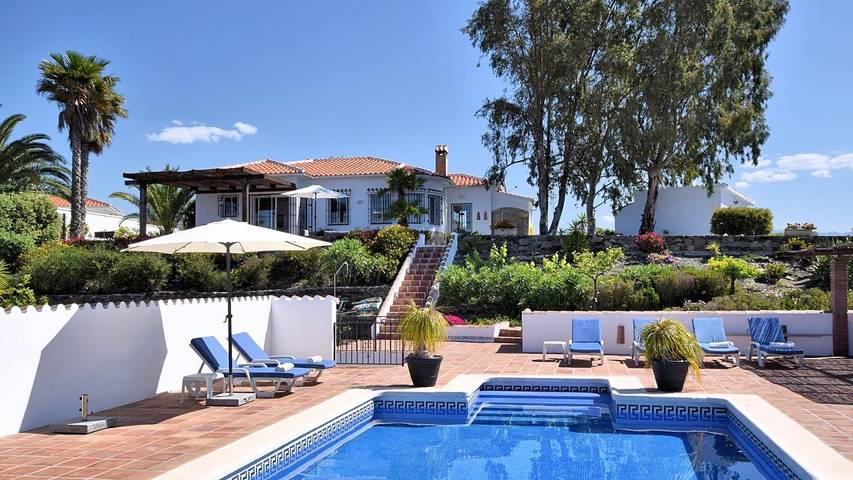 Finca für 6 Personen, mit Pool und Terrasse sowie Garten in Sayalonga