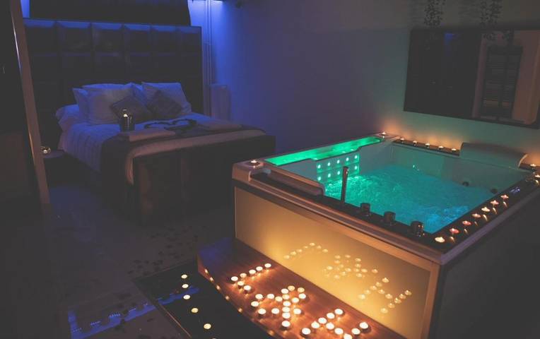 Hôtel pour 2 personnes, avec Jacuzzi ainsi que Sauna et Vue à Le Havre