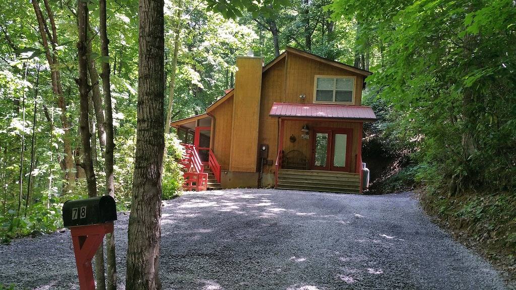 Fernbrook Baumhaus - gemütlich, sauber, Whirlpool, Wifi, Zentralheizung & Luft, A + Bewertungen in Blue Ridge Parkway, Cataloochee Valley