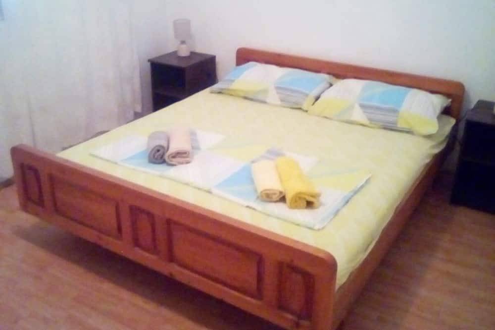 Ganze Wohnung, 3-Zimmer-Ferienwohnung mit Terrasse und Meerblick Zavalatica, Korcula in Čara, Korcula