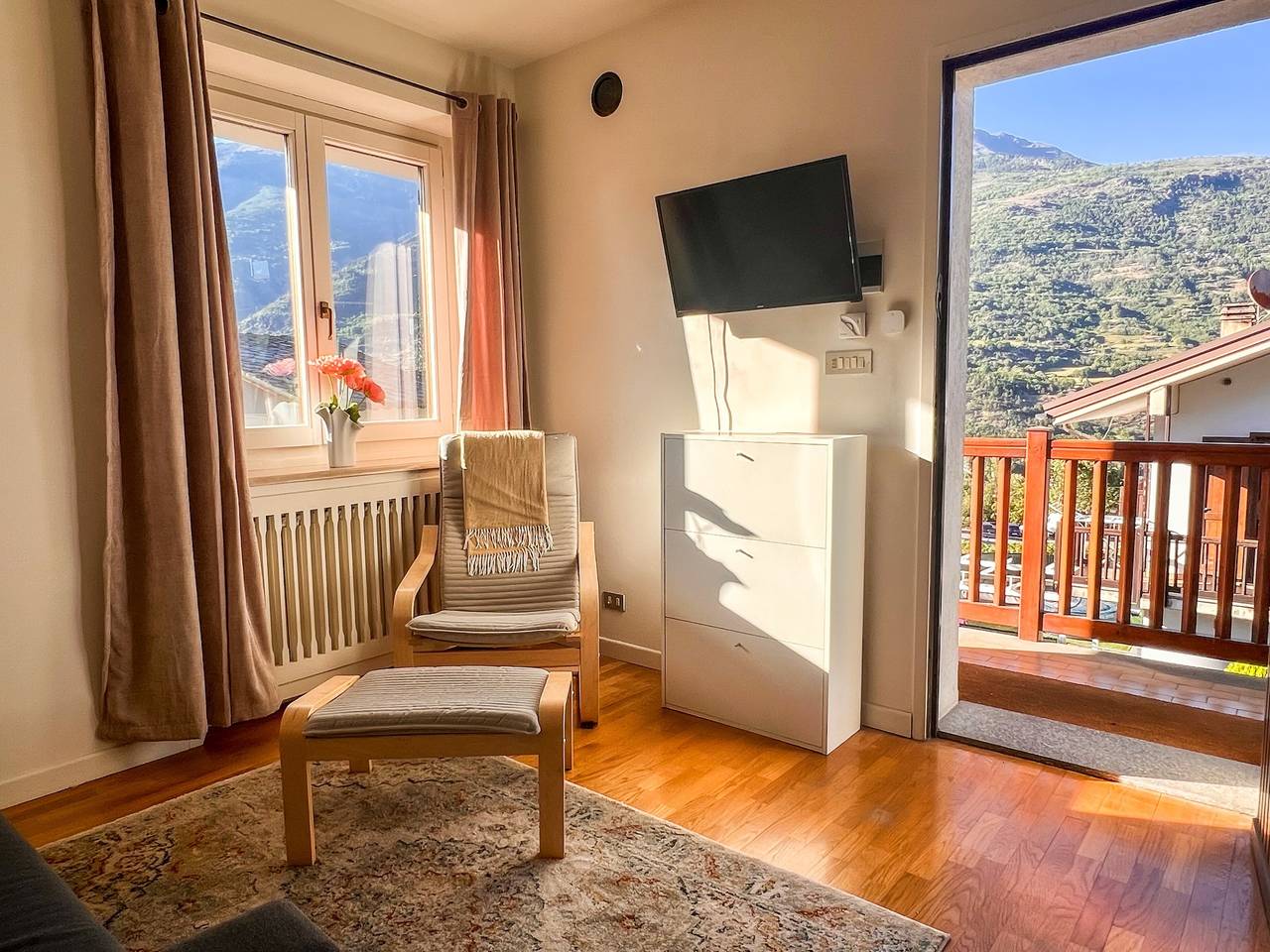 Ferienwohnung 'The Snowdrop' mit Bergblick, Wlan und Klimaanlage im Aostatal in Neyran, Brissogne