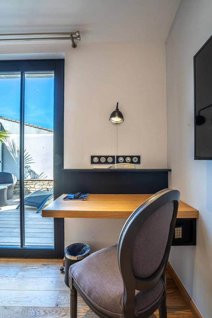 Hôtel pour 3 personnes, avec sauna et jardin ainsi que jacuzzi et piscine dans Plage Du Gros Jonc Le Bois Plage En Re - 2