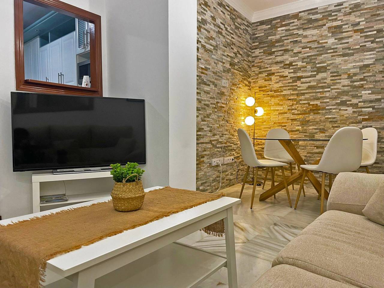 Entire apartment, Apartamento Armas in Jerez de la Frontera, Costa de la Luz