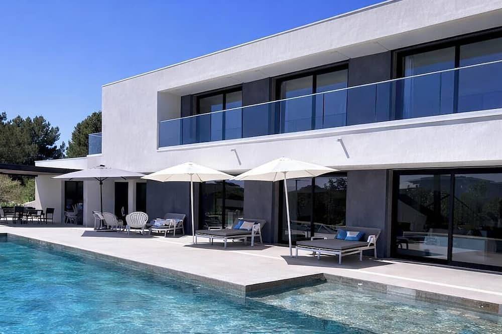 Villa Moderne 5 Chambres - Piscine chauffée de 16m - Proche Aix-en-Provence in Le Tholonet, Région d'Aix-en-Provence