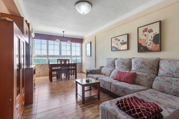 Geheel appartement, Appartement direct aan het strand met prachtig uitzicht op de baai van Málaga in Playa Sacaba Beach (Malaga), Malaga