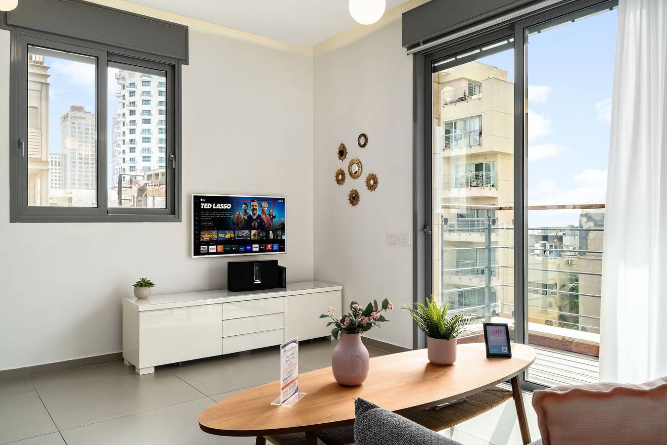 Entire apartment, Mamad Beach & City Center with Balcony by Feelhome in Tel Aviv, Tel Aviv District